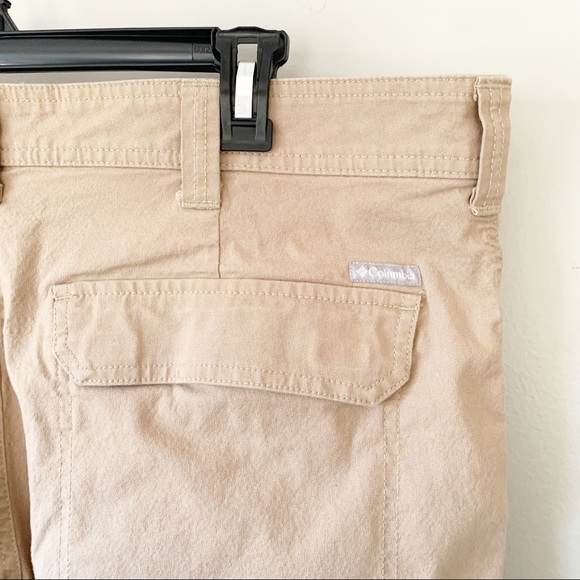 Columbia Flat Front Khaki Shorts | 40 - Picture 5 of 6